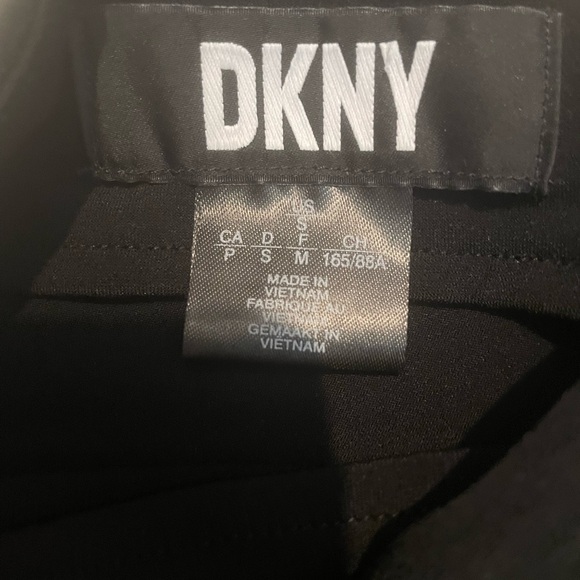 DKNY tank - super cute size small never worn - Picture 2 of 3